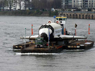 Illustration for article titled Buran Space Shuttle Floats Along the Rhine